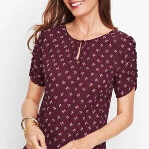Talbots Burgundy white/pink flower pattern short ruched sleeve Blouse size M